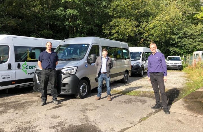 Local minibus business praised by Robert Largan MP