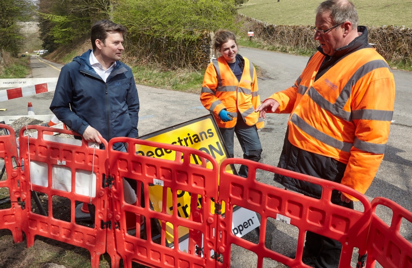 Robert Largan MP visits broadband build as speeds set to bounce near historic Derbyshire dam