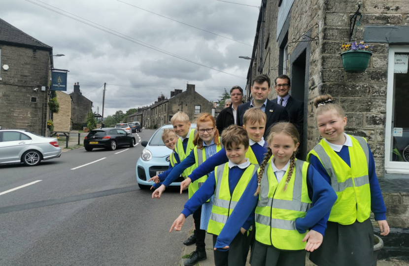 MP backs Charlesworth children in their campaign for a safe walk to school