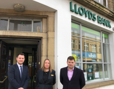 High Peak MP visits Lloyds Bank’s first net zero carbon branch in Glossop